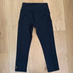 NWOT Lucy XS 7/8 Black leggings with Tummy control and side pockets